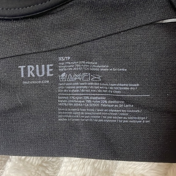 True & Co True Body Triangle Adjustable Strap Soft Form Band Wireless Bra - Picture 6 of 7